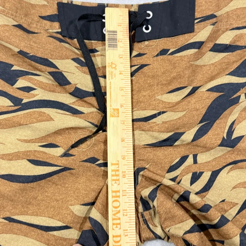 Under Armour Board Shorts‎ Mens 34 Brown Tiger Camo Excellent HeatGear Loose Fit